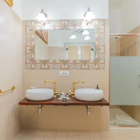 فندق مبيت وإفطار Antica Boutique 4*